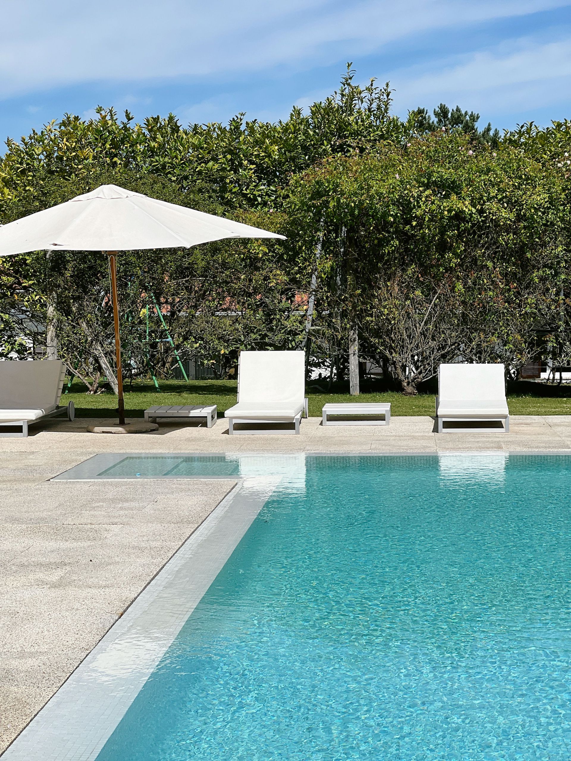 beautiful clean pool and pool chairs